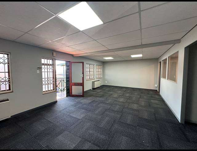 99.90M² OFFICE TO LET IN HIGHVELD